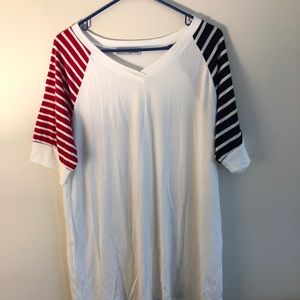 V neck tee with stripped sleeves